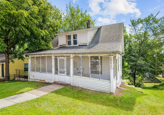 1st image of 213 4th St W, Carver, MN 55315 | MLS# 7098161