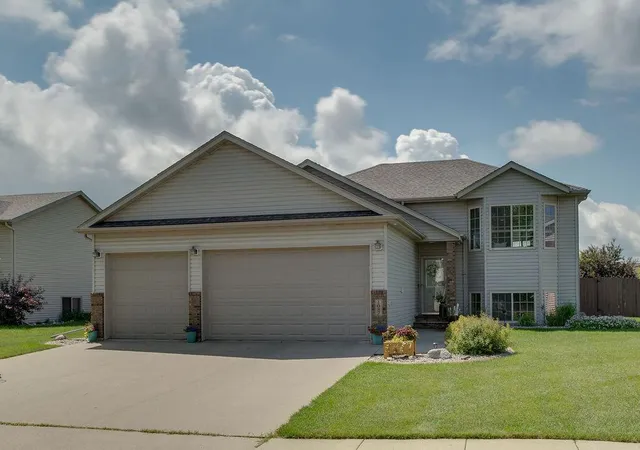 Homes for sale in West Fargo, ND | 1087 Parkway Ln, West Fargo, ND 58078 | MLS# 7098178