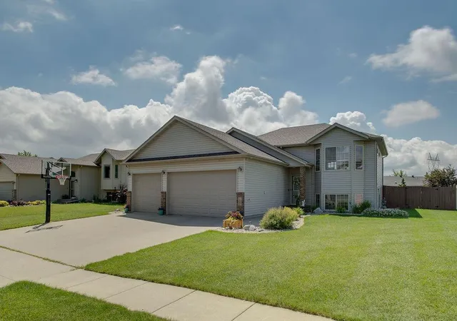 Homes for sale in West Fargo, ND | 1087 Parkway Ln, West Fargo, ND 58078 | MLS# 7098178