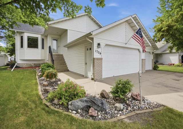 Homes for sale in Moorhead, MN | 1709 33 1/2 St S, Moorhead, MN 56560 | MLS# 7098252