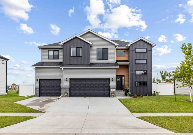 Photo 1 of Single family home for sale at 4212 Pine Pkwy S, Fargo, ND 58104 | MLS# 7098255 | Listing updated on 2026-09-03
