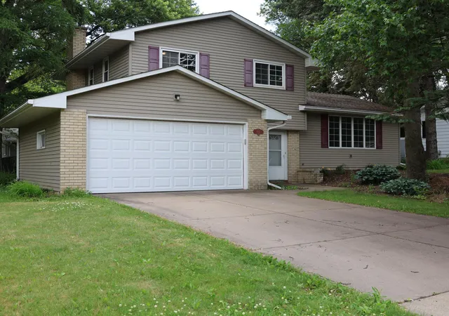 Homes for sale in Woodbury, MN | 1081 Cedarwood Dr, Woodbury, MN 55125 | MLS# 7098272