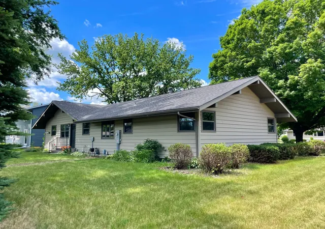 Photo 3 of Single family home for sale at 403 S Paffrath Ave, Springfield, MN 56087 | MLS# 7098333 | Listing updated on 2026-08-25