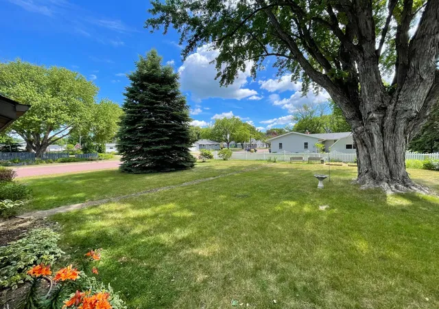 Photo 3 of Single family home for sale at 403 S Paffrath Ave, Springfield, MN 56087 | MLS# 7098333 | Listing updated on 2026-08-25