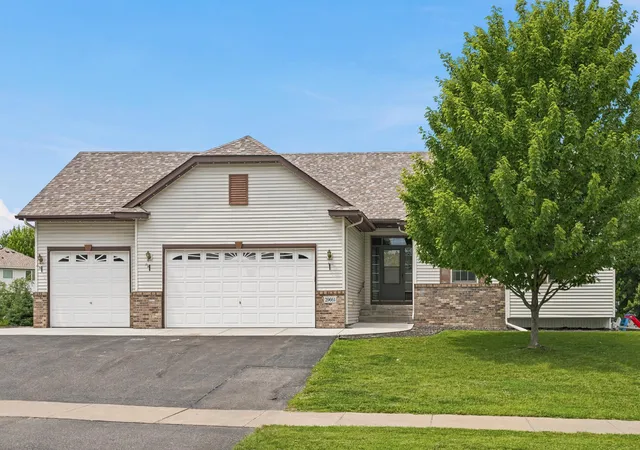Homes for sale in Lindstrom, MN | 29661 Shoreview Cir, Lindstrom, MN 55045 | MLS# 7098356