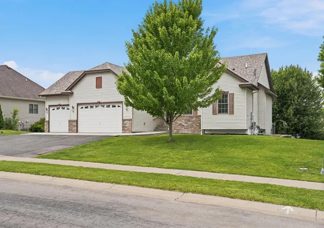 Homes for sale in Lindstrom, MN | 29661 Shoreview Cir, Lindstrom, MN 55045 | MLS# 7098356
