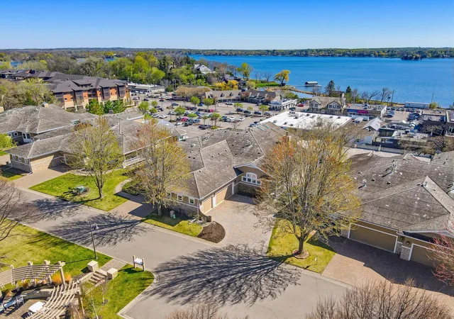 2nd image of 726 Widsten Cir, Wayzata, MN 55391 | MLS# 7098360