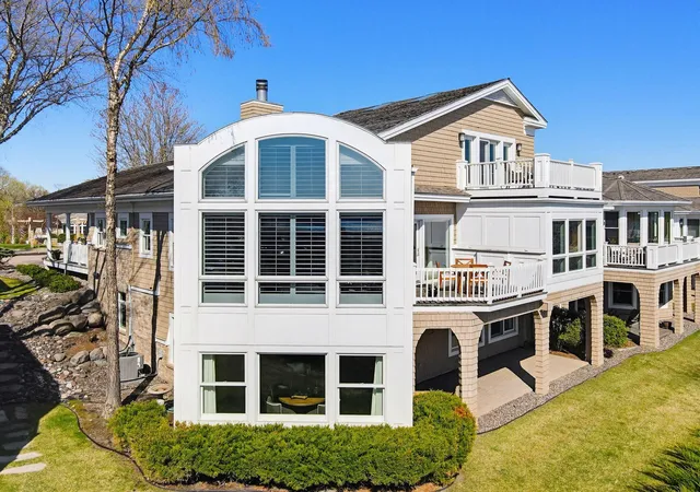 4th image of 726 Widsten Cir, Wayzata, MN 55391 | MLS# 7098360