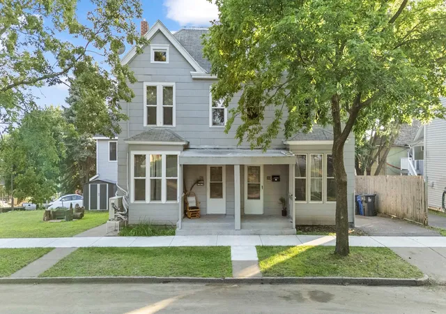 1st image of 267 Bates Ave, Saint Paul, MN 55106 | MLS# 7098400