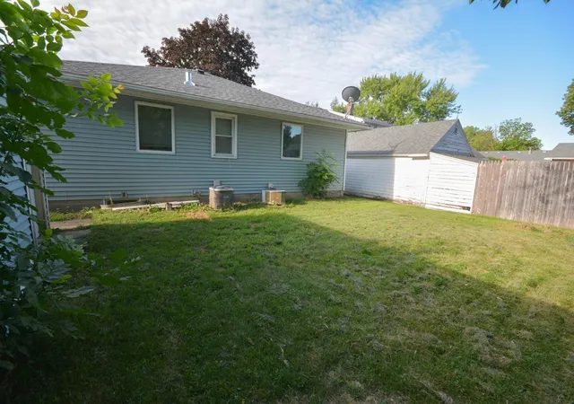 3rd image of 1013 9Th St Ne, Rochester, MN 55906 | MLS# 7098404