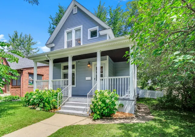 Photo 1 of Sale Pending at 721 Simon Ave, Saint Paul, MN 55117 | MLS# 7098426 | Listing updated on 2026-09-25
