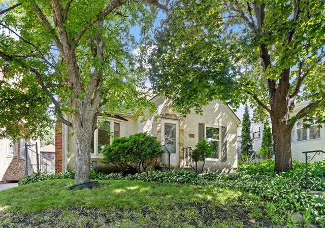 Photo 2 of Sale Pending at 2081 Jefferson Ave, Saint Paul, MN 55105 | MLS# 7098435 | Listing updated on 2026-10-22