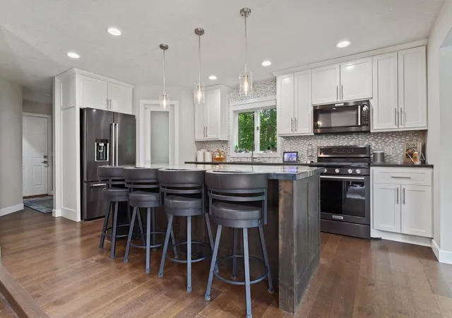 3rd image of 2564 Bunker Lake Blvd Ne, Andover, MN 55304 | MLS# 7098463