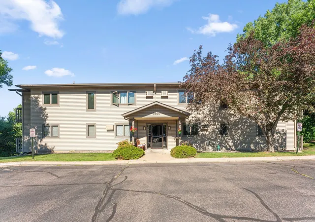 Homes for sale in Inver Grove Heights, MN | 6601 Buckley Cir #105, Inver Grove Heights, MN 55076 | MLS# 7098467