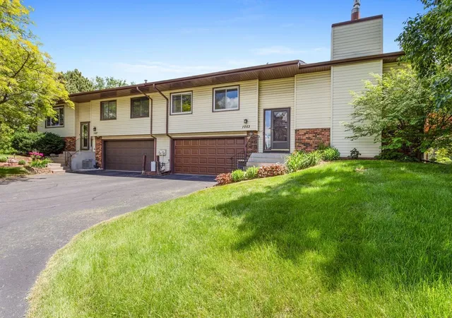 Homes for sale in Shoreview, MN | 1053 Bridge St, Shoreview, MN 55126 | MLS# 7098523