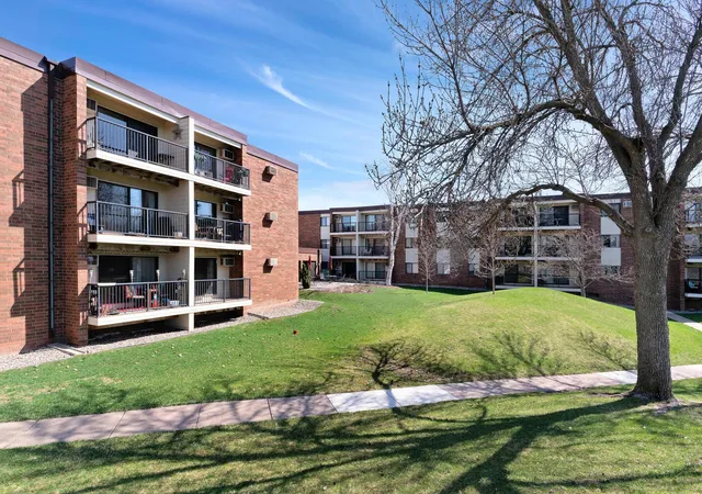 Photo 2 of Sale Pending at 4 Pine Tree Dr #110, Saint Paul, MN 55112 | MLS# 7098536 | Listing updated on 2026-09-02