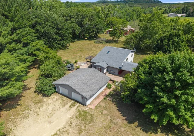 3rd image of 1041 River Dr, River Falls, WI 54022 | MLS# 7098537