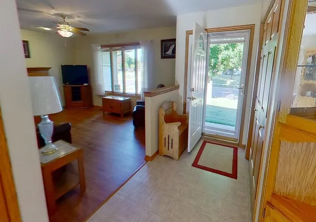Photo 3 of Single family home for sale at 401 S Bruce St, Marshall, MN 56258 | MLS# 7098574 | Listing updated on 2026-08-18