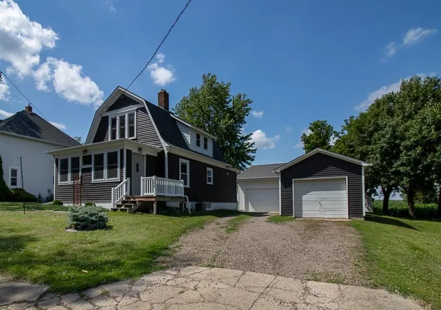 Homes for sale in Hanska, MN | 103 E 4th St, Hanska, MN 56041 | MLS# 7098576