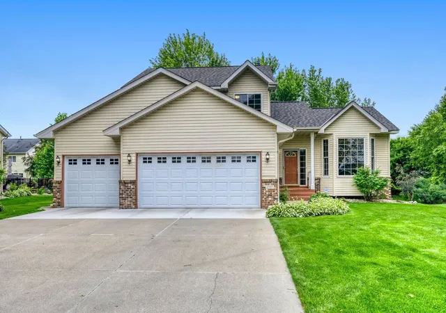 Homes for sale in Chaska, MN | 2337 Manuela Dr, Chaska, MN 55318 | MLS# 7098599
