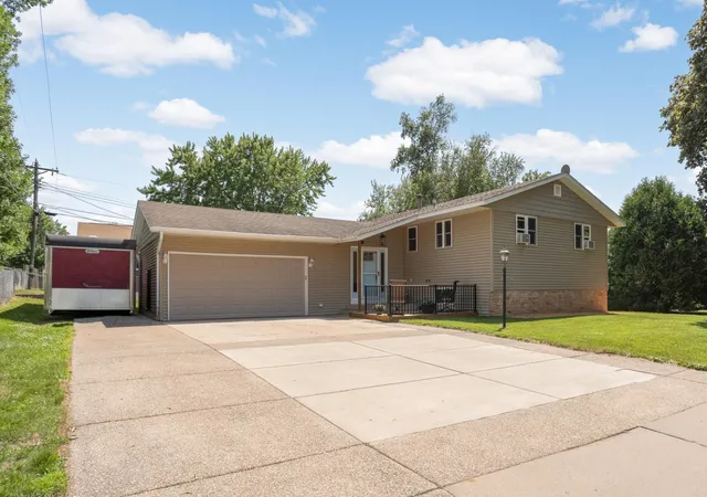 Homes for sale in Hastings, MN | 1307 17th St W, Hastings, MN 55033 | MLS# 7098619