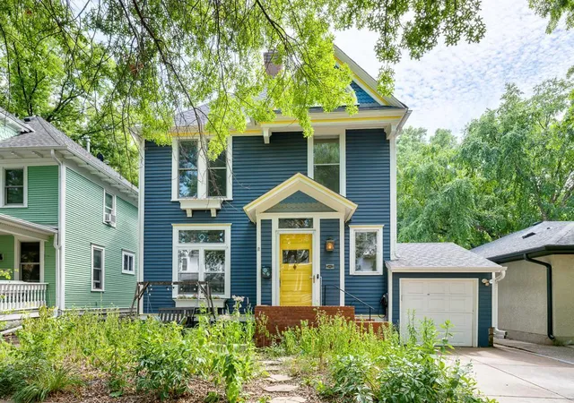 1st image of 820 Osceola Ave, Saint Paul, MN 55105 | MLS# 7098622