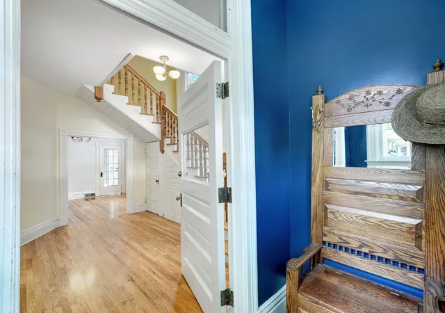 2nd image of 820 Osceola Ave, Saint Paul, MN 55105 | MLS# 7098622