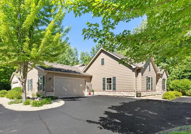 2nd image of 24227 Rivers Edge Rd, Rogers, MN 55374 | MLS# 7098670