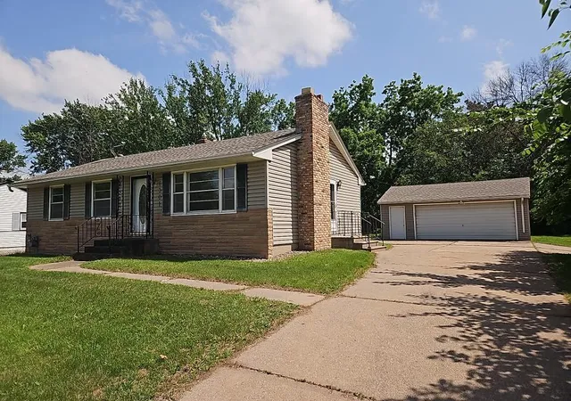Homes for sale in Woodbury, MN | 6301 Oak Knoll Plz, Woodbury, MN 55125 | MLS# 7098673
