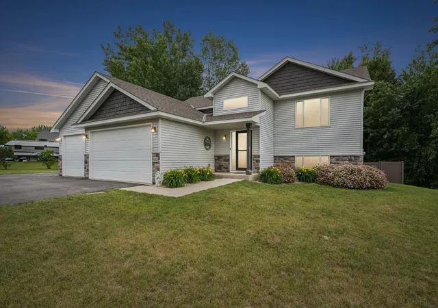 1st image of 683 Elins Lake Rd Se, Cambridge, MN 55008 | MLS# 7098693