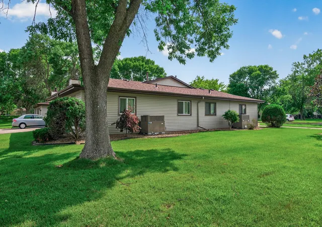 Homes for sale in Brooklyn Park, MN | 8500 S Maplebrook Cir, Brooklyn Park, MN 55445 | MLS# 7098747