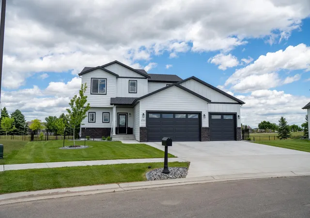 1st image of 4744 Hampton Loop S, Moorhead, MN 56560 | MLS# 7098751