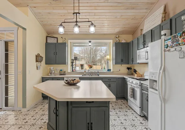 3rd image of 13761 Dorothy Dr, Rogers, MN 55374 | MLS# 7098754