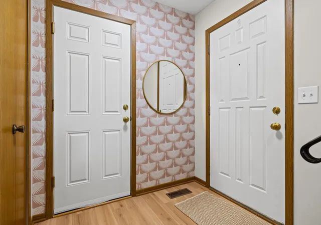 2nd image of 3021 Mary Ct, Saint Paul, MN 55109 | MLS# 7098758