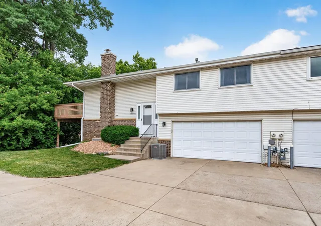 Homes for sale in Burnsville, MN | 12206 Oak Leaf Cir, Burnsville, MN 55337 | MLS# 7098779