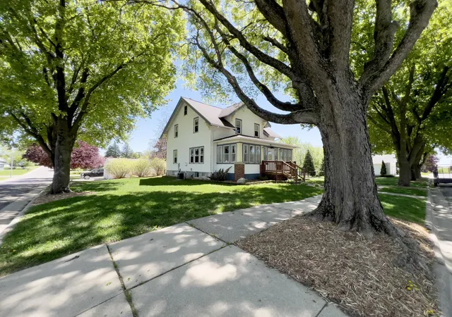 1st image of 803 S Pine St, Caledonia, MN 55921 | MLS# 7098825