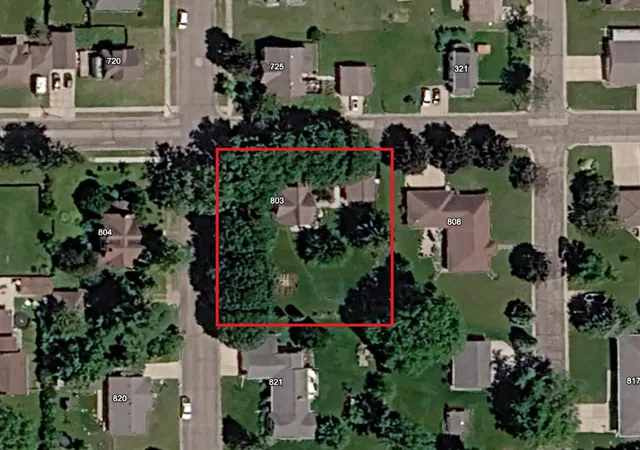 2nd image of 803 S Pine St, Caledonia, MN 55921 | MLS# 7098825