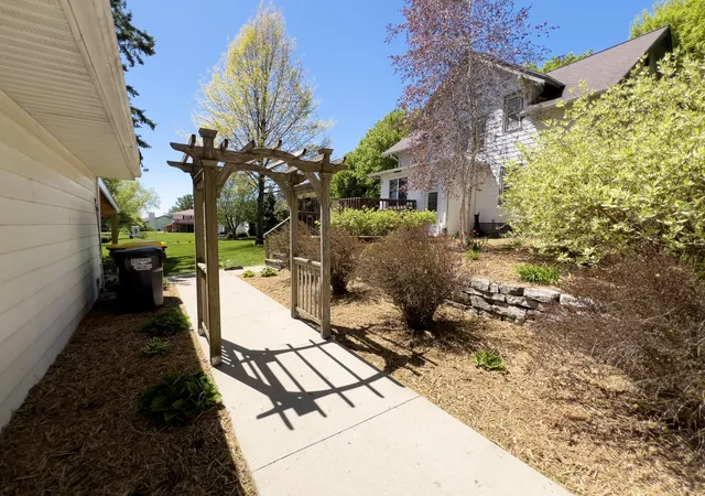 3rd image of 803 S Pine St, Caledonia, MN 55921 | MLS# 7098825