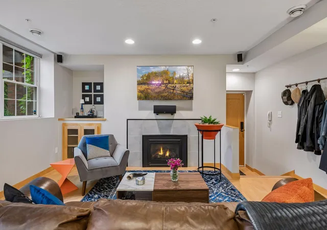 Homes for sale in Minneapolis, MN | 1926 Pleasant Ave #101, Minneapolis, MN 55403 | MLS# 7098827