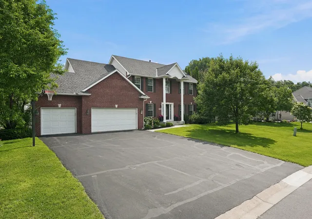Photo 3 of Sale Pending at 10196 Stony Crk Dr, Saint Paul, MN 55129 | MLS# 7098836 | Listing updated on 2026-08-04