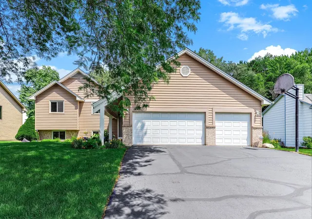 Homes for sale in Eagan, MN | 1447 Cutters Ln, Eagan, MN 55122 | MLS# 7098843