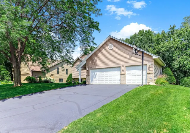 Homes for sale in Eagan, MN | 1447 Cutters Ln, Eagan, MN 55122 | MLS# 7098843