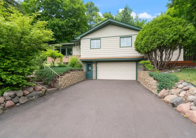 4th image of 615 Snively Rd, Duluth, MN 55803 | MLS# 7098869