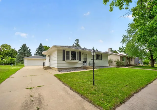 1st image of 915 16 1/4 St Se, Rochester, MN 55904 | MLS# 7098870