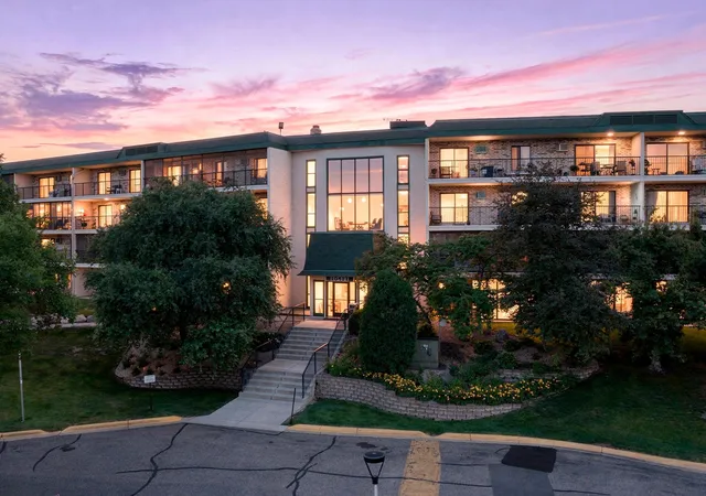 Homes for sale in Minnetonka, MN | 10411 Cedar Lake Rd #419, Minnetonka, MN 55305 | MLS# 7098883