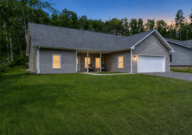 1st image of 915 N Basswood Ave, Duluth, MN 55811 | MLS# 7098919