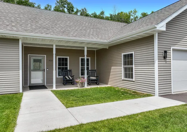 2nd image of 915 N Basswood Ave, Duluth, MN 55811 | MLS# 7098919
