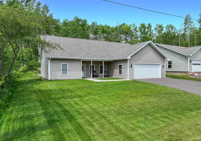 32nd image of 915 N Basswood Ave, Duluth, MN 55811 | MLS# 7098919