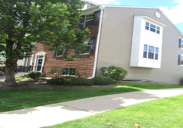 2nd image of 5516 Elm Grove Ct, New Hope, MN 55428 | MLS# 7098931