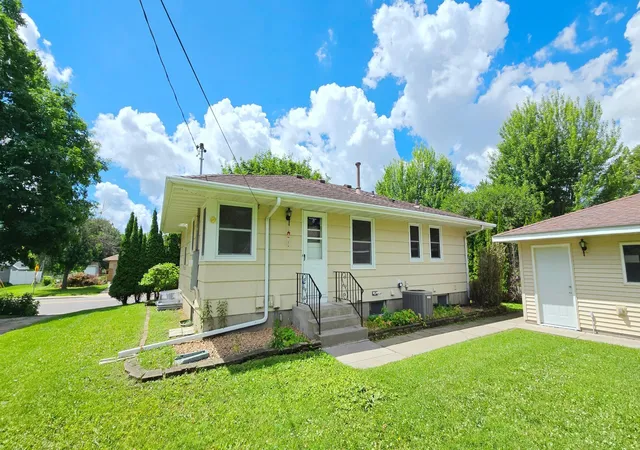 1st image of 3001 29th Ave Ne, Saint Anthony, MN 55418 | MLS# 7098942